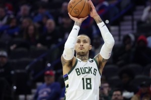 score电竞-库兹马谈万分里程碑：前天还特意查了下 想着今天拿30分就太棒了