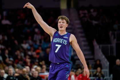 电竞比分网-再接再厉！克尼佩尔连续15场命中2+记三分 刷新新秀历史纪录